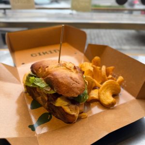 Sandwich cu pulpe de pui rotisat - 250g